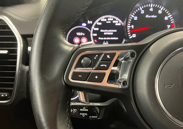 Porsche Cayenne cena 399000 przebieg: 101861, rok produkcji 2018 z Kleszczele małe 781
